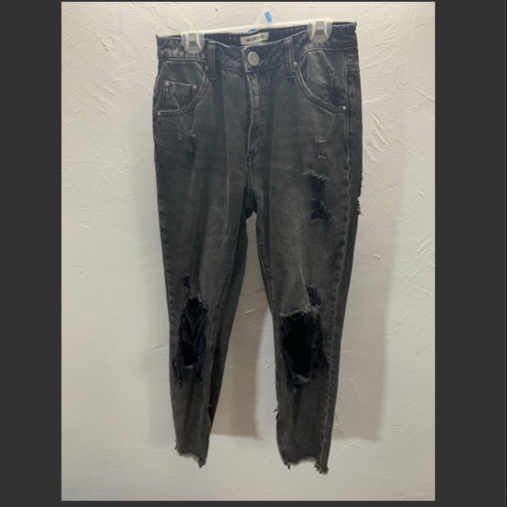 Cropped Distressed Jeans